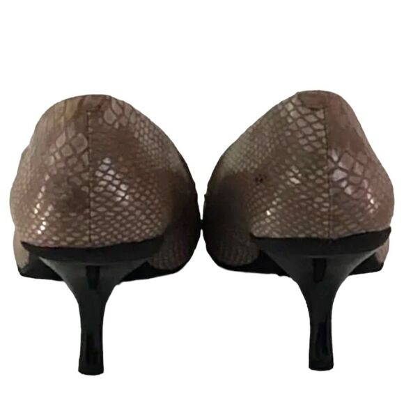 Kenneth Cole Reaction Hill Top Pump in Faux Snake Taupe - Size 8 - Picture 5 of 12